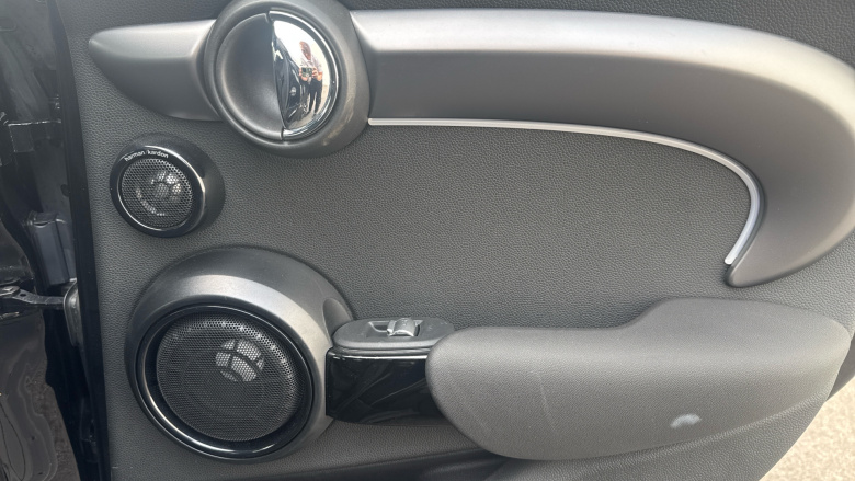 MINI Hatchback 1.5 Cooper Exclusive 5dr Auto Petrol Hatchback